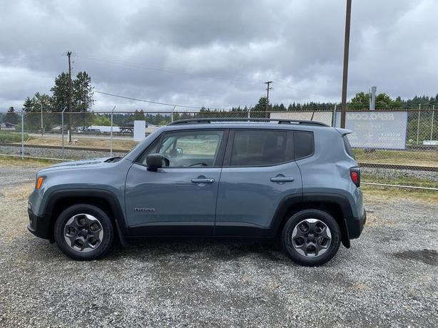 2018 Jeep Renegade Sport FWD with Backup Camera and Bluetooth image 3