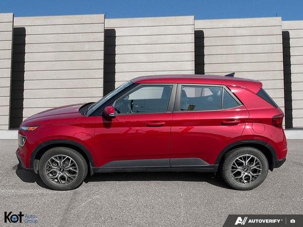 2022 Hyundai Venue Essential ! NO ACCIDENTS! ONE OWNER! LOW KMS! image 3