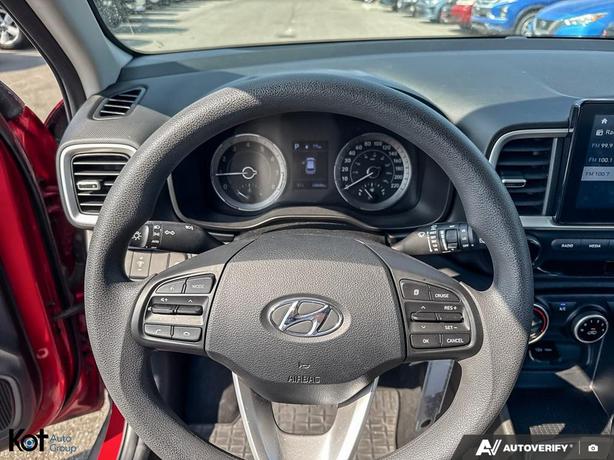 2022 Hyundai Venue Essential ! NO ACCIDENTS! ONE OWNER! LOW KMS! image 6