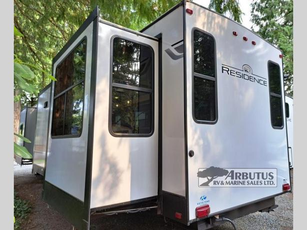 Used 2023 Keystone RV Residence 401RDEN image 3