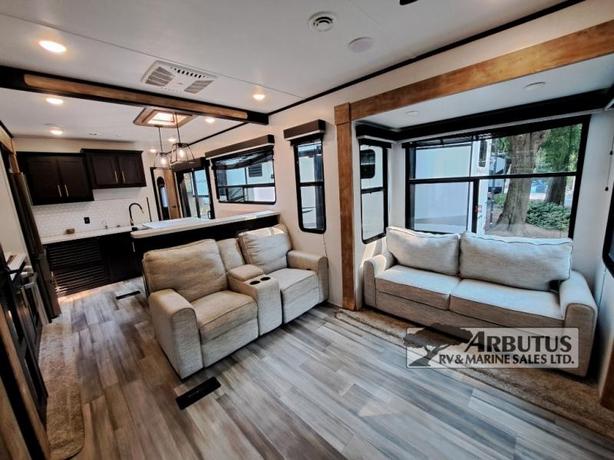 Used 2023 Keystone RV Residence 401RDEN image 7
