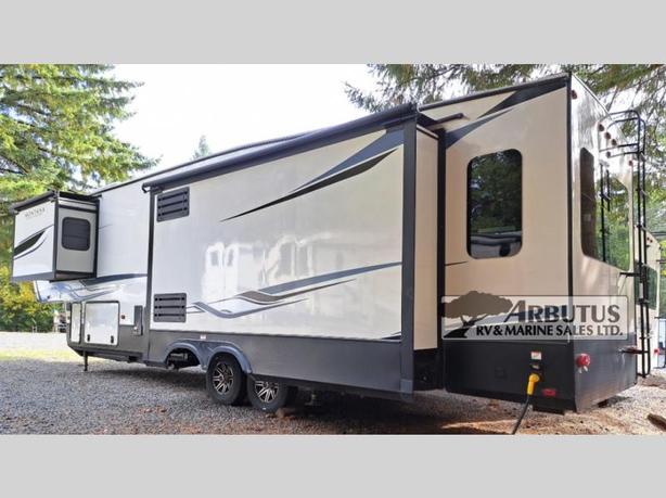 Used 2022 Keystone RV Montana High Country 331RL image 3