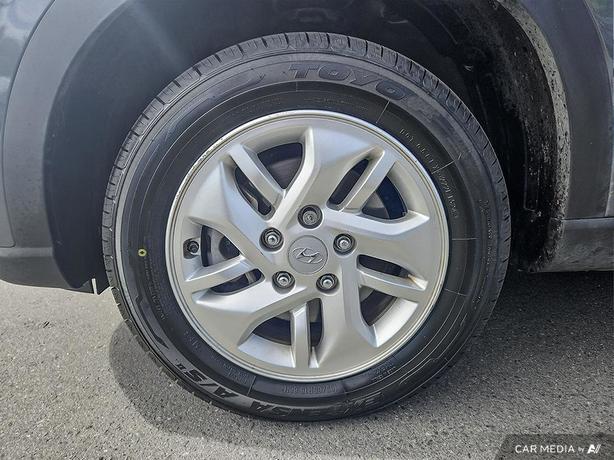 2023 Hyundai Venue Preferred IVT | Low Km's | No Reported Accidents! image 6