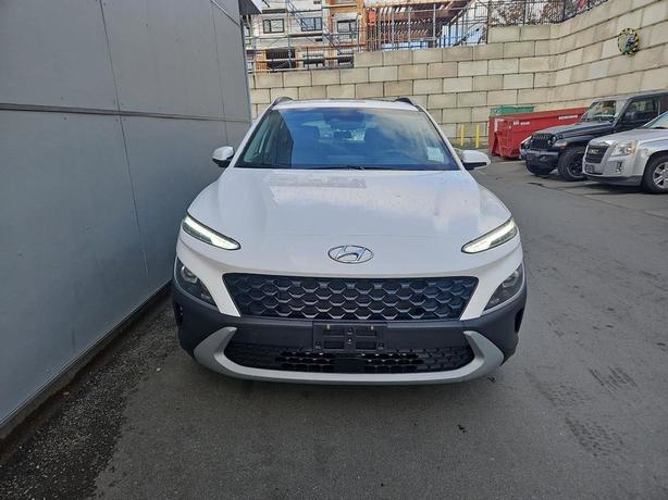 2023 Hyundai Kona Preferred |  AWD w/Sun & Leather Package! image 2