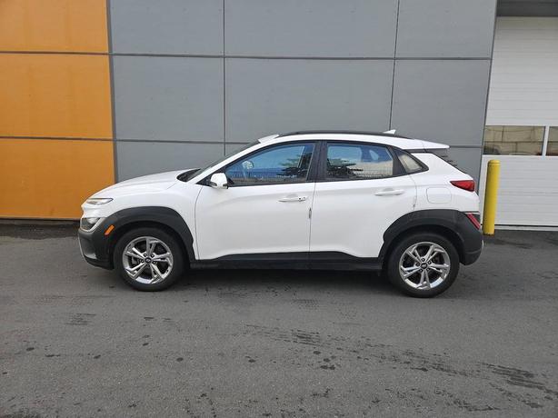 2023 Hyundai Kona Preferred |  AWD w/Sun & Leather Package! image 3