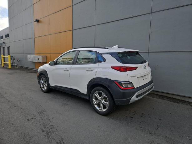 2023 Hyundai Kona Preferred |  AWD w/Sun & Leather Package! image 4
