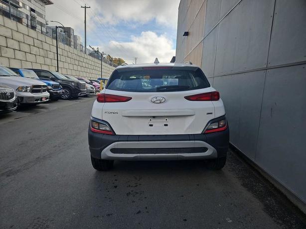 2023 Hyundai Kona Preferred |  AWD w/Sun & Leather Package! image 5