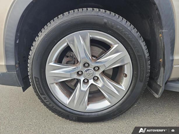 2015 Toyota Highlander Limited AWD | Premium Leather! image 6