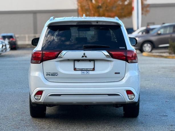 2021 Mitsubishi Outlander PHEV SEL - No Accidents, Leather, Sunroof, Power Trunk image 6
