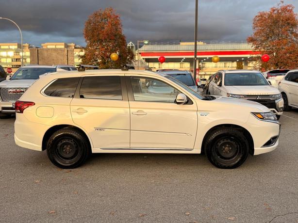 2018 Mitsubishi Outlander PHEV SE Touring - Leather, Sunroof, Heated Steering image 7
