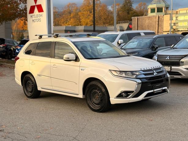 2018 Mitsubishi Outlander PHEV SE Touring - Leather, Sunroof, Heated Steering image 8