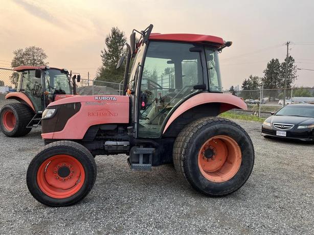 2010 Kubota M6040 4 wheel Drive Farm Tractor Diesel image 2