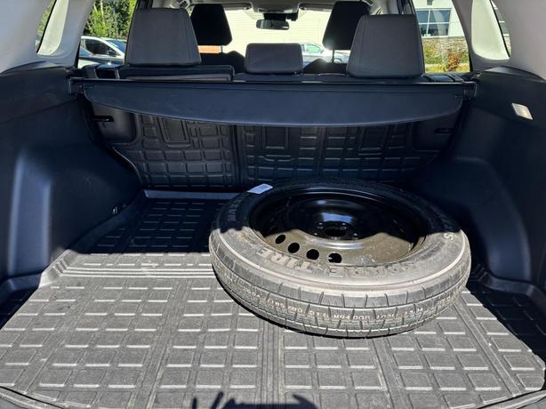 2023 Toyota RAV4 Hybrid Xle image 8