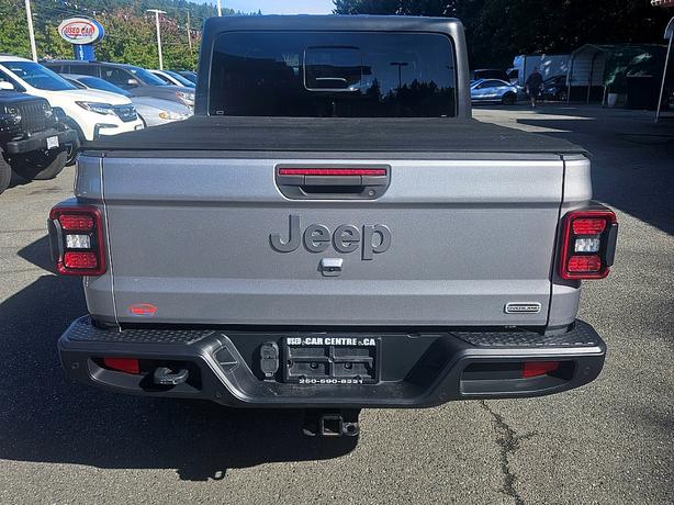 2020 Jeep  Gladiator Overland image 3