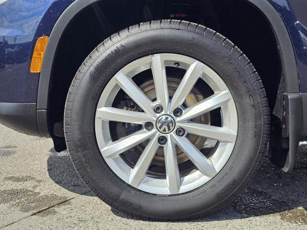 2017 Volkswagen Tiguan 4MOTION 4dr Wolfsburg Edition image 5