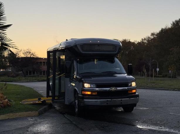 2019 Chevrolet Express 4500 22-Passenger Wheelchair Accessible Bus image 2