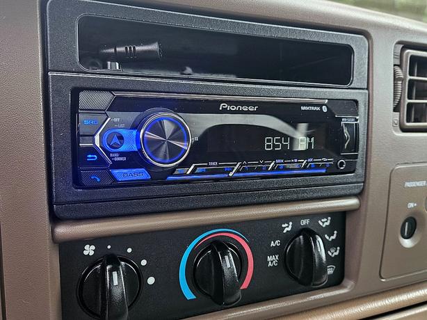 1999 Ford  Super Duty F-350 SRW Lariat image 8