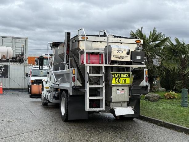 2009 International 4400 Plow Truck with Swenson Sander and 11-Foot Dump Body image 8