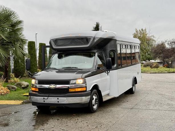 2019 Chevrolet Express 4500 22-Passenger Shuttle Bus with Wheelchair Ramp image 4