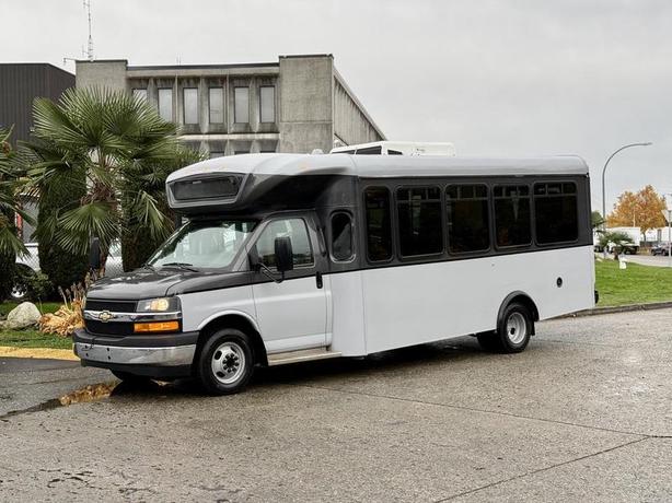 2019 Chevrolet Express 4500 22-Passenger Shuttle Bus with Wheelchair Ramp image 5