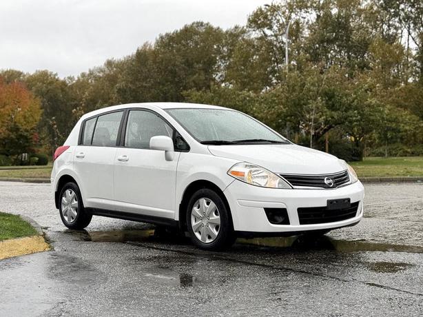 2012 Nissan Versa 1.8 S Hatchback image 1