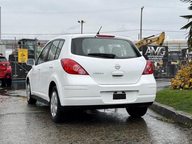 2012 Nissan Versa 1.8 S Hatchback image 8