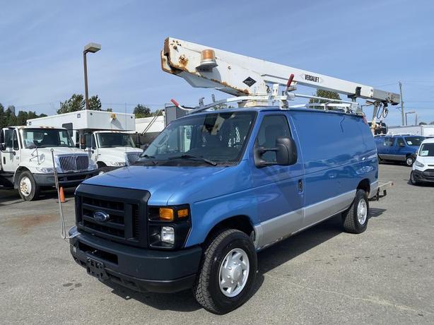 2009 Ford Econoline E-350 Super Duty Bucket Truck Cargo Van (Missing Bucket) image 1