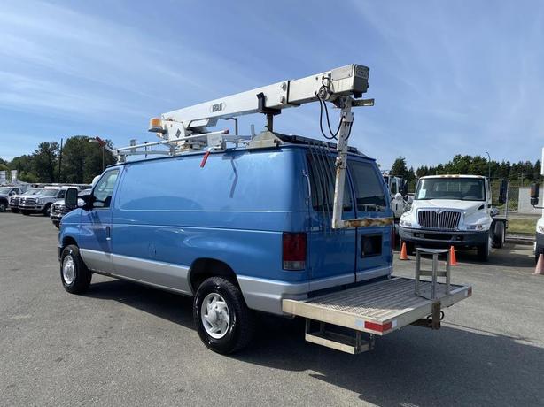 2009 Ford Econoline E-350 Super Duty Bucket Truck Cargo Van (Missing Bucket) image 3