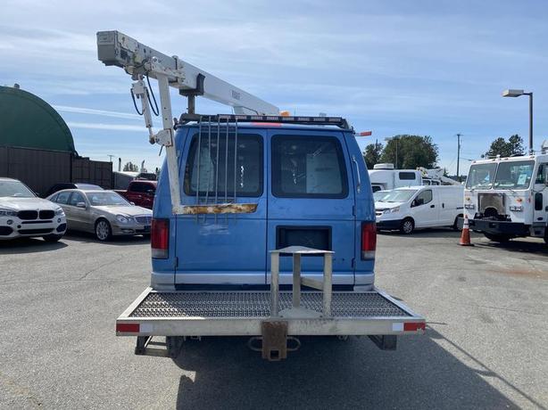 2009 Ford Econoline E-350 Super Duty Bucket Truck Cargo Van (Missing Bucket) image 4