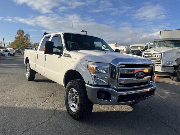 2016 Ford F-350 SD XLT Crew Cab Long Box 4WD image 3