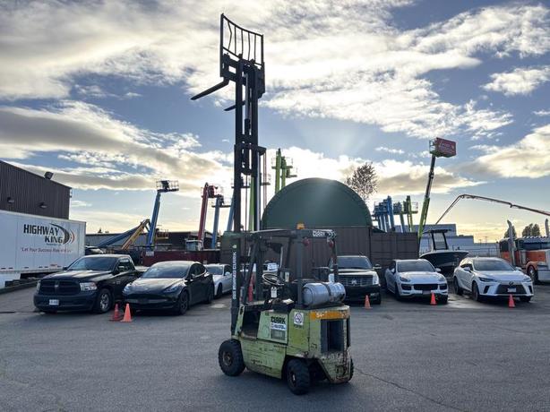 2000 Clark GPS 15 3 stage ForkLift Propane (Actual Year is unconfirmed ) image 3