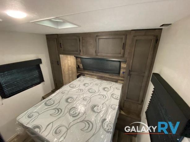 Used 2023 Venture RV SportTrek TRAILER image 6