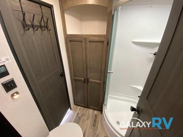 Used 2023 Venture RV SportTrek TRAILER image 8