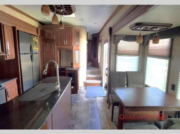 Used 2013 Prime Time RV Sanibel 3500 image 7