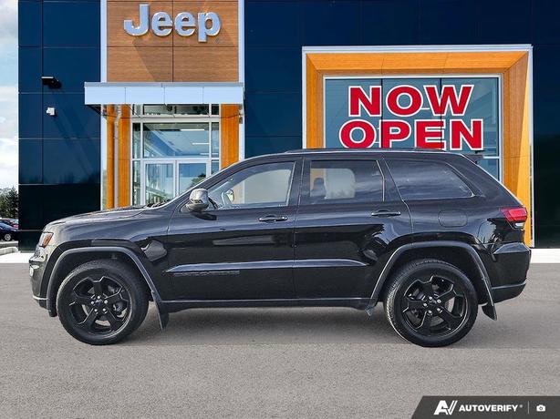 2018 Jeep Grand Cherokee Laredo 4x4 | Power Sunroof | Heated Seats! image 3