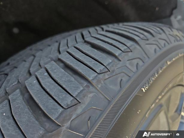 2018 Jeep Grand Cherokee Laredo 4x4 | Power Sunroof | Heated Seats! image 7