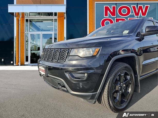 2018 Jeep Grand Cherokee Laredo 4x4 | Power Sunroof | Heated Seats! image 8