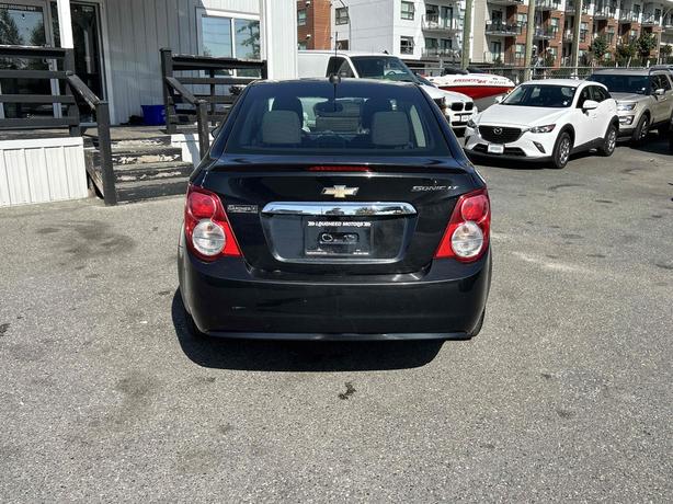 2015 Chevrolet Sonic image 7