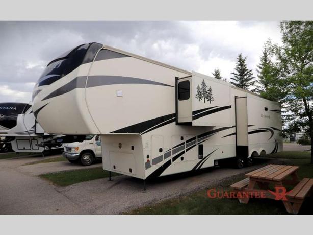 Used 2020 CrossRoads RV Redwood 3901WB image 3