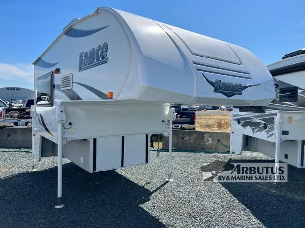 Used 2017 Lance 650 image 1