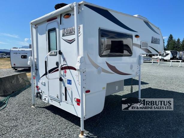Used 2017 Lance 650 image 4
