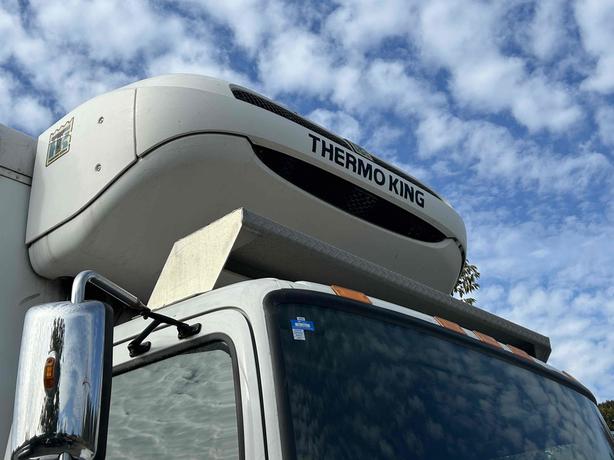 2018 Hino 338 image 7