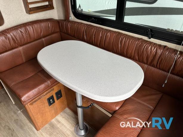 Used 2017 Lance 865 image 8