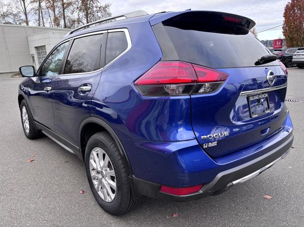 2017 Nissan Rogue SV image 5