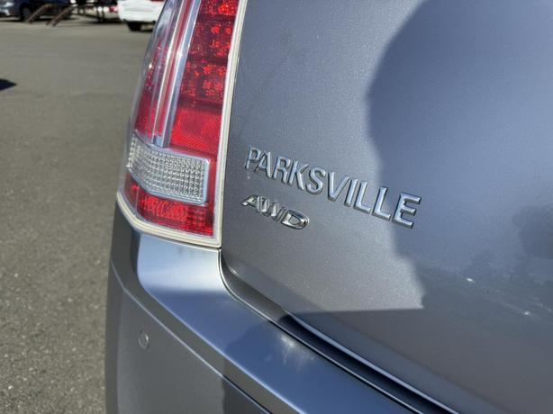 2013 Chrysler 300C AWD image 6