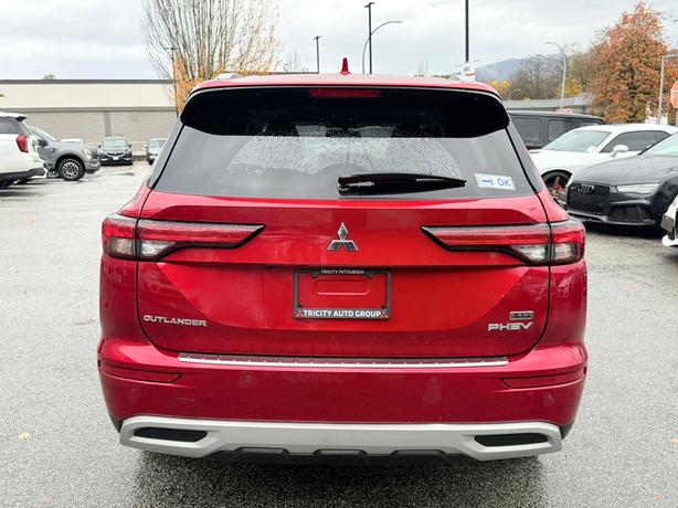 2023 Mitsubishi Outlander PHEV SEL - One Owner, Navigation, 360 Cameras, Sunroof image 7