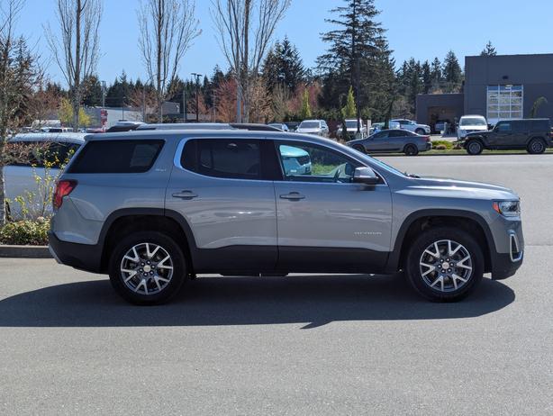 2023 GMC Acadia SLT - AWD, Sunroof, Heated/Vented Seats image 5