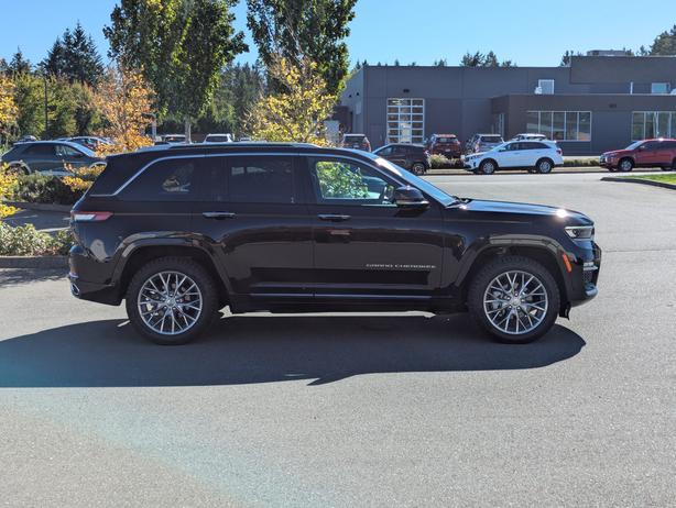 2023 Jeep Grand Cherokee Summit - No Accidents, Heated/Vented Seats, 4x4 image 5