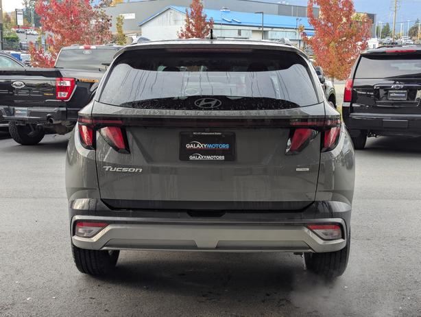 2025 Hyundai Tucson Preferred - No Accidents, AWD, Heated Seats image 7