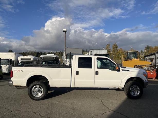 2016 Ford F-350 SD XLT Crew Cab Long Box 4WD image 4